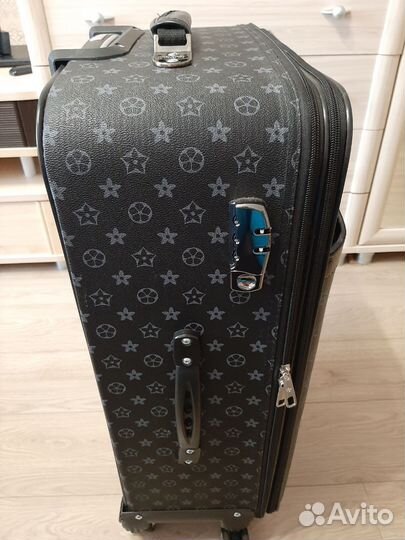 Чемодан на колесах большой xl