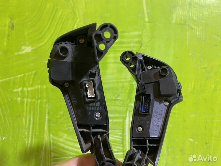 Кнопка руля левая правая Toyota Avensis T250