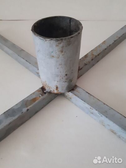 Крестовина для елки железная