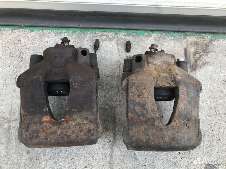 Суппорт передний FS3 Volkswagen Golf 4 1.4i 2001г