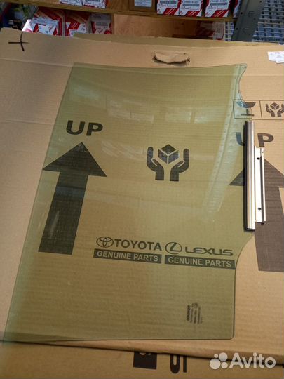 Стекло двери задней левой Toyota RAV4