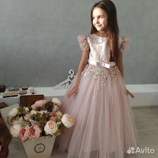 Платье праздничное