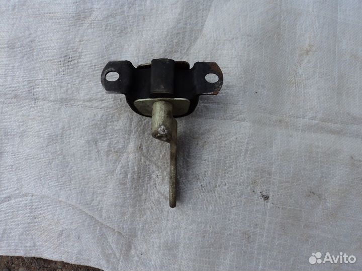 Задняя опора двигателя Ваз 2110