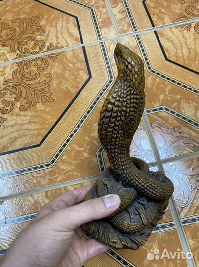 Статуэтка кобры