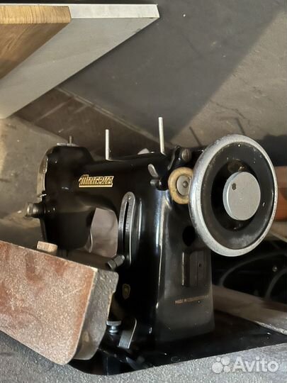 Швейная машина Minerva