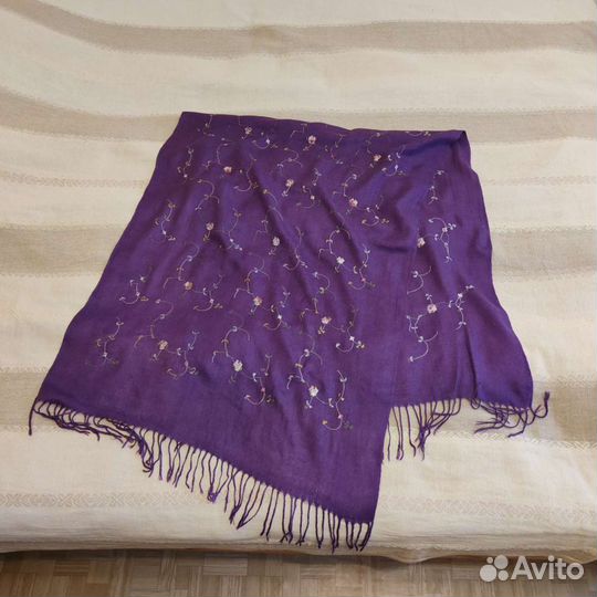 Нежный шарф с вышивкой