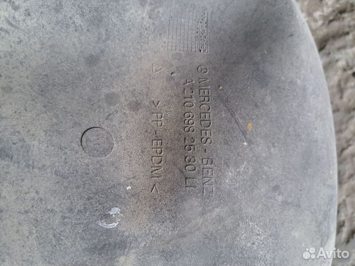 Подкрылок задний Mercedes W210