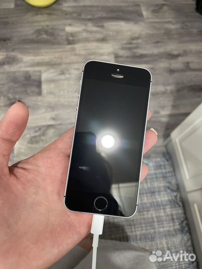 iPhone SE, 32 ГБ