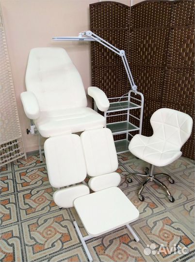 Косметологическое кресло. Педикюрное кресло