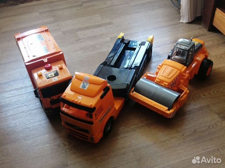 Машины:мусоровоз,каток и тягач набором,цена за все