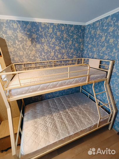 Двухъярусная кровать
