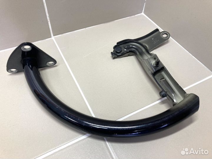 Петля крышки багажника левая VW Passat B7 седан