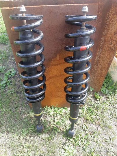 Стойки амортизаторов Toyota Hilux