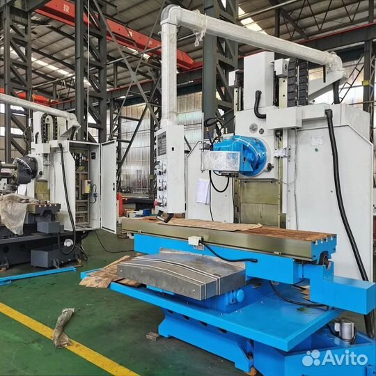 Широкоуниверсальный фрезерный станок Х715