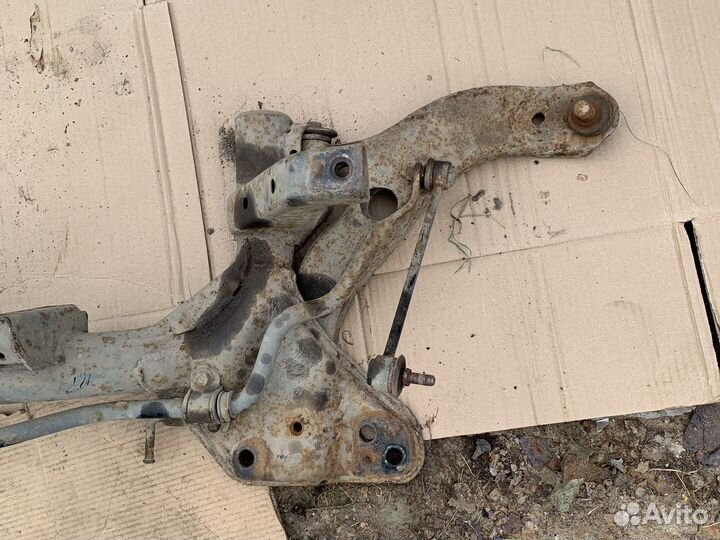 Подрамник в сборе с рычагами mazda familia bj