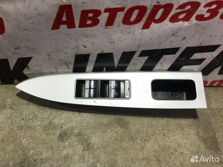 Блок управления стеклоподъёмниками передний левый