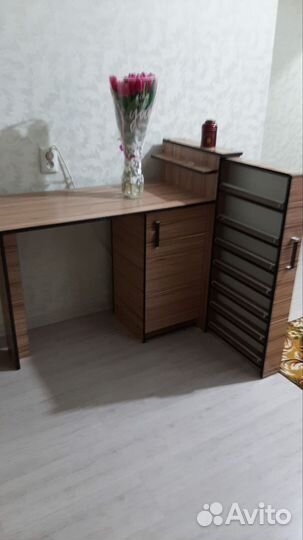 Маникюрный стол бу