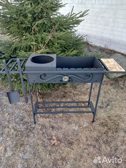 Мангал универсальный с коваными элементами