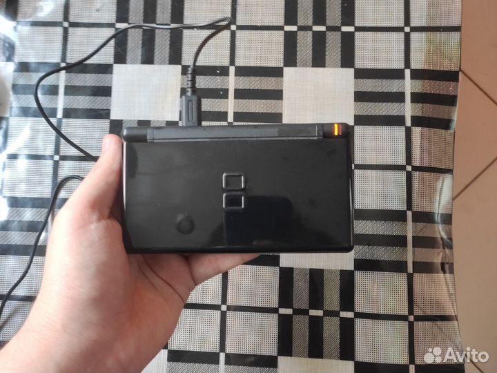 Продаю прошитую Nintendo DS Lite