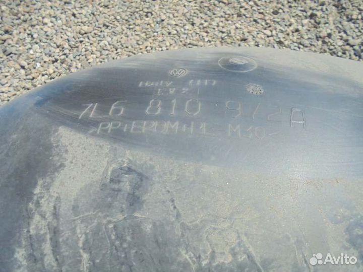 Подкрылок задний правый Volkswagen Touareg 7L6 BHK