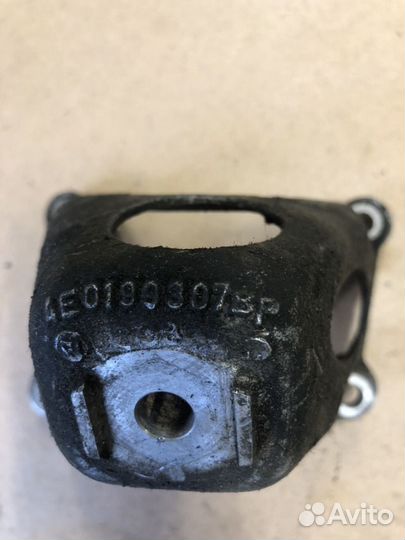 Кронштейн двигателя левый Audi A8 D3 4E0199307BP