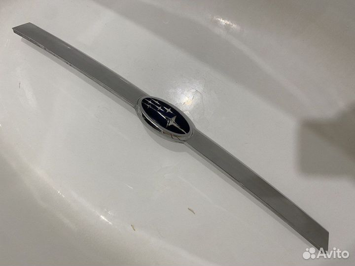 Накладка крышки багажника молдинг Subaru Outback