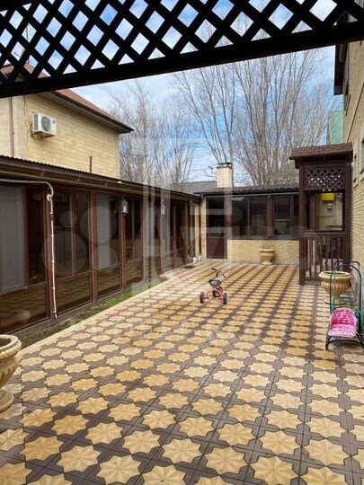 Дом 180 м² на участке 6 сот.