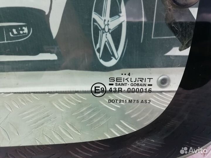 Стекло сдвижной правой двери Peugeot Partner M59