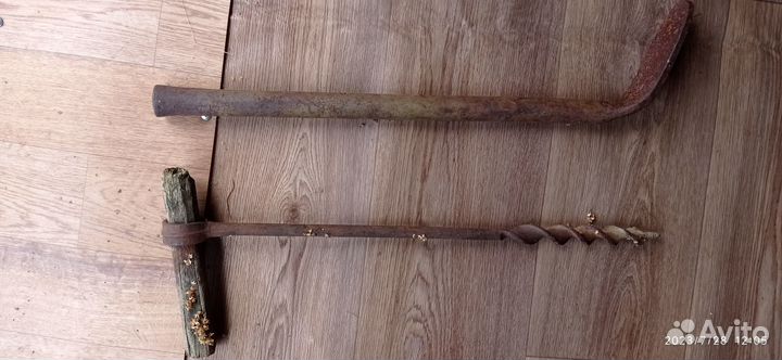 Старинный инструмент