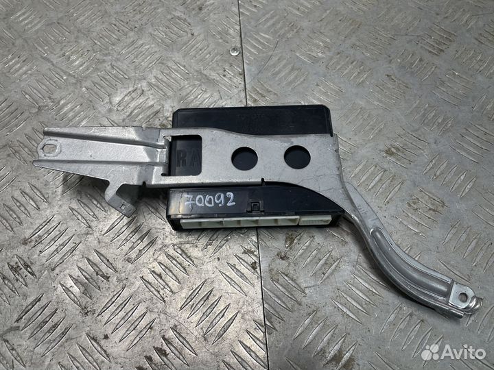 Модуль управления двери Lexus LS 460 / 600 (lV)