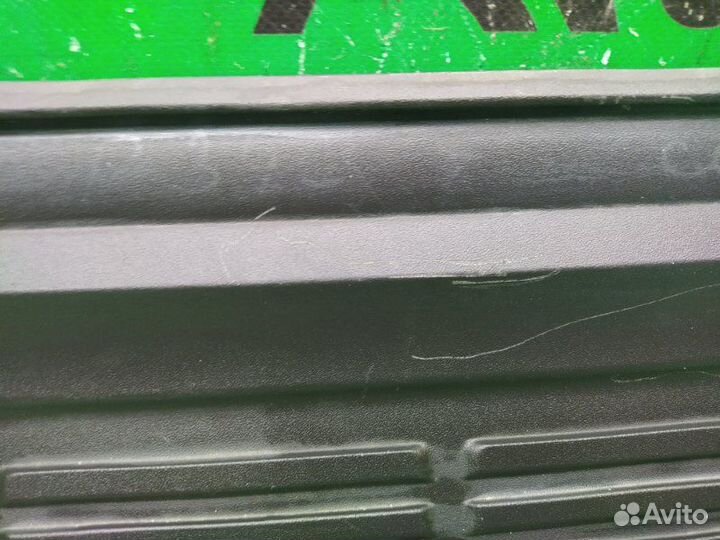 Накладка бампера задняя Toyota Land Cruiser 200