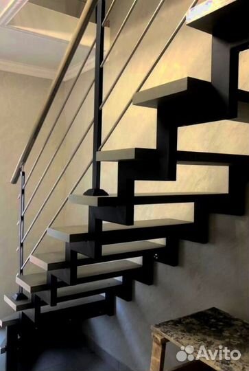 Каркас лестницы из металла
