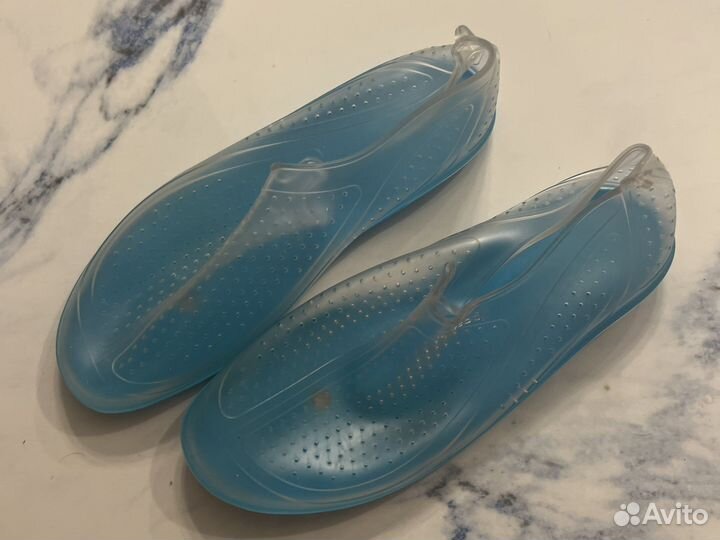 Закрытые тапочки пляжные