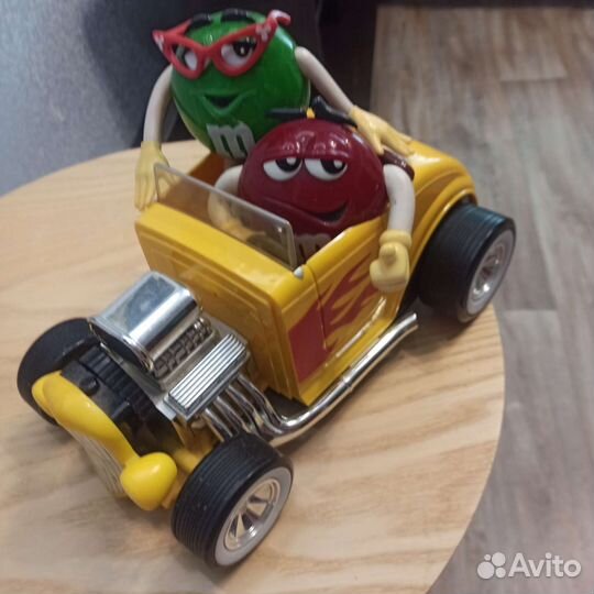 Машинка м&м