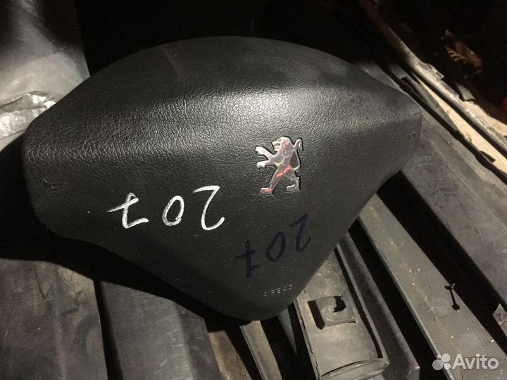 Подушка безопасности в руль Пежо 207