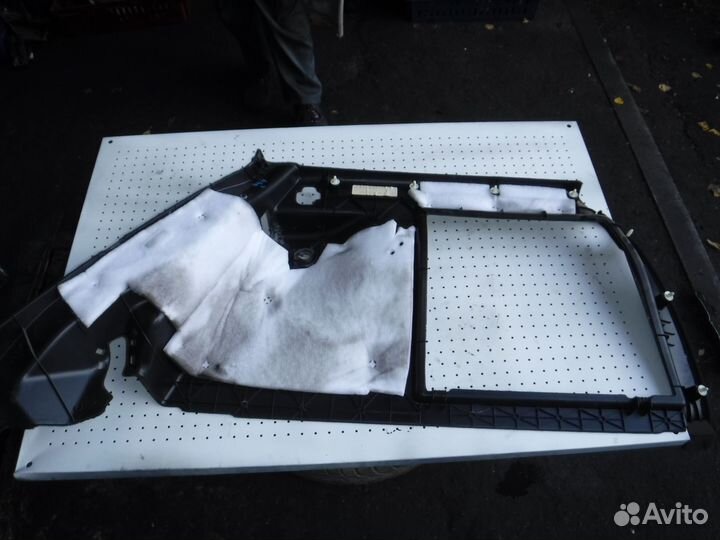 Обшивка багажника Mercedes W164 Ml