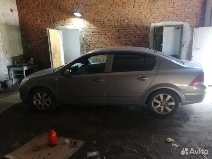 Opel Astra 1.6 МТ, 2008, 290 000 км