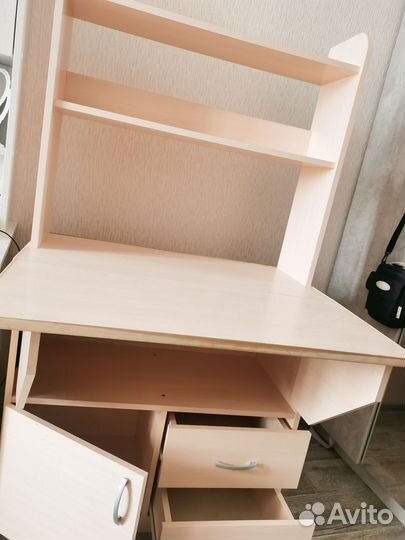 Письменный стол для школьника