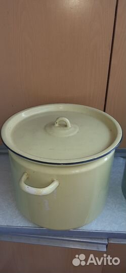 Кастрюля эмалированная большая