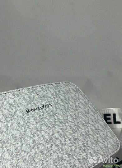 Женская сумка через плечо от Michael Kors: шик