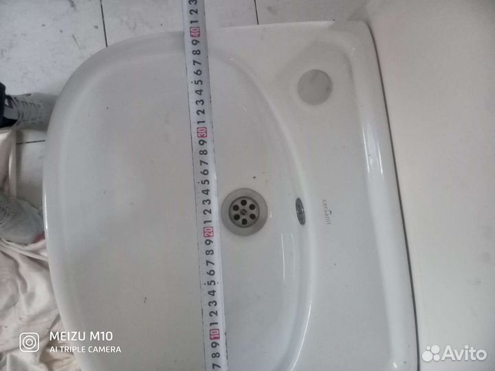 Раковина с ножкой