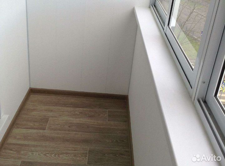 Пластиковый балкон в 5 этажку с отделкой