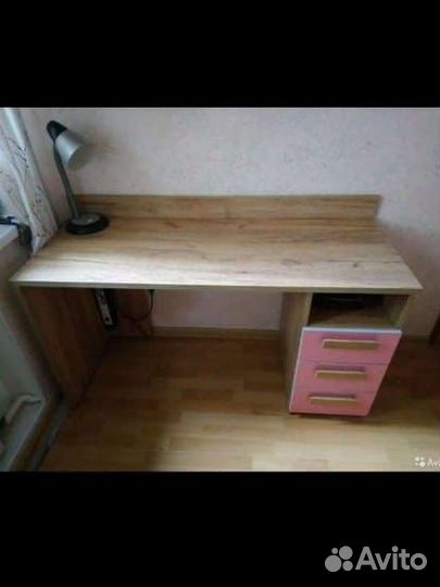 Письменный стол с полками