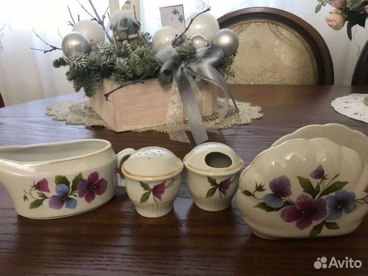 Фарфоровая супница