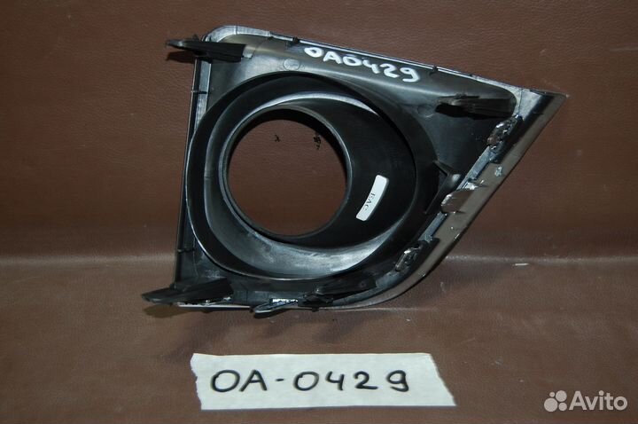 Накладка фары противотуманной-Toyota Corolla E180