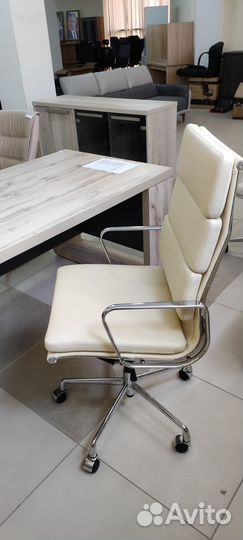 Офисное кресло руководителя