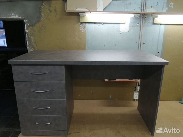 Письменный стол