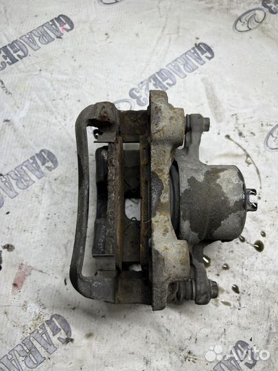 Суппорт передний Nissan Avenir