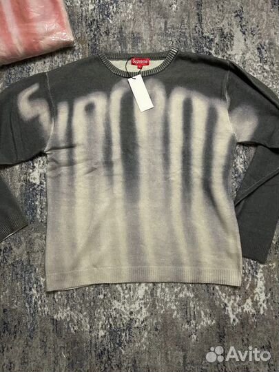 Свитшот supreme blurred logo