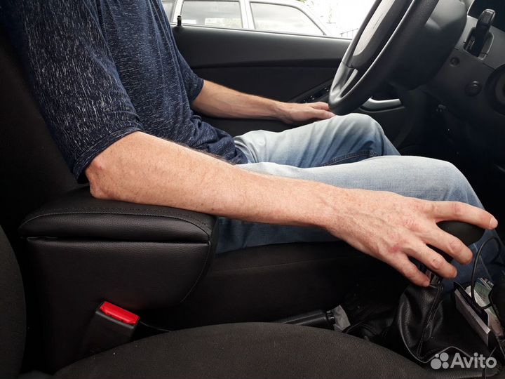 Подлокотник бокс с магнитом. Исполнение LUX